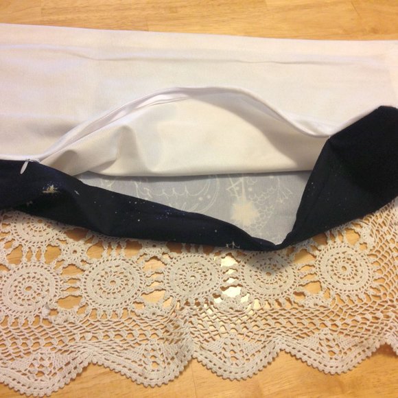 Astrology pillow cover for Capricorn, gorgeous gold and black - Picture 2 of 5